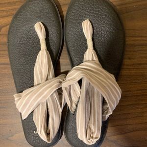 Size 9 Sanuk Yoga Slings